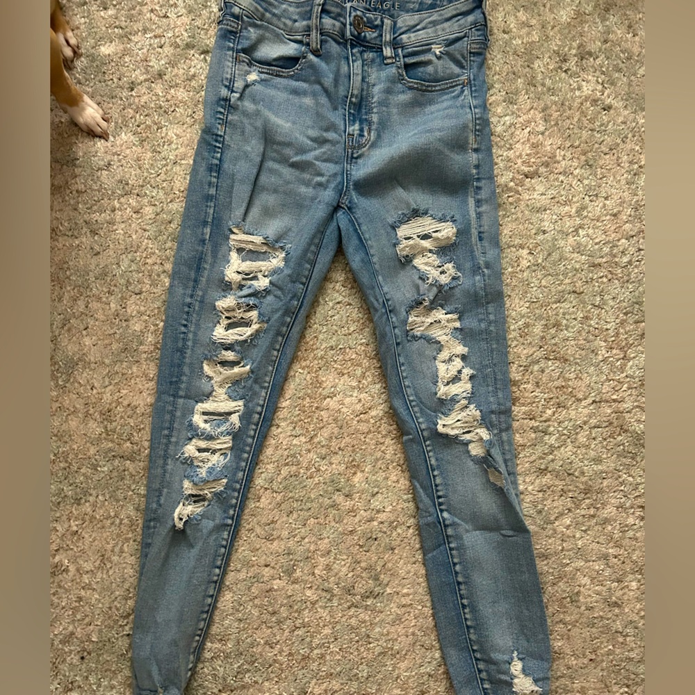 Distressed skinny jeans